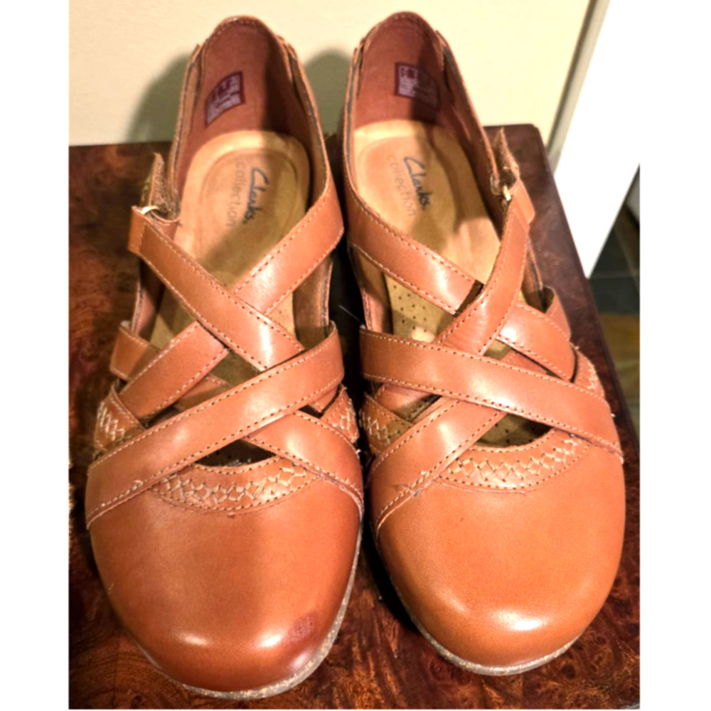 Clarks Roseville Step Mary Jane leather flats brown size 9. Roomy toe area.